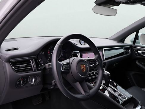 Certified 2023 Porsche Macan AWD/4WD image 17