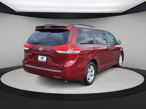 Used 2011 Toyota Sienna LE image 8
