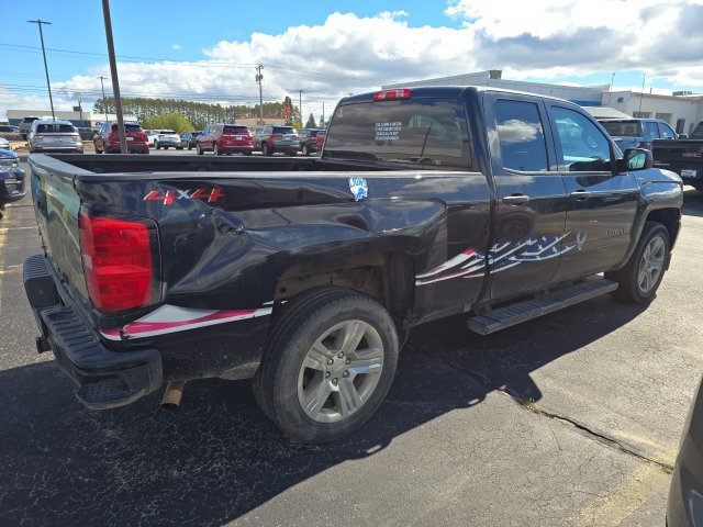 Used 2019 Chevrolet Silverado 1500 Custom w/ Custom Convenience Package AWD/4WD image 6