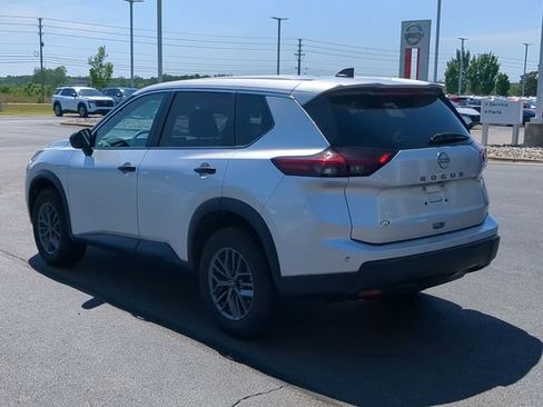 Used 2024 Nissan Rogue S FWD image 5