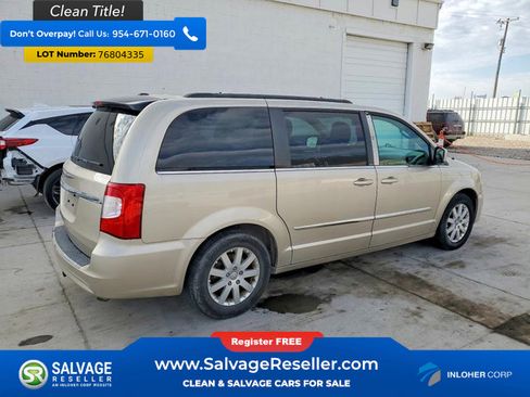 Used 2014 Chrysler Town & Country Touring image 4