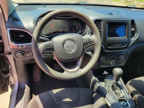 Used 2019 Jeep Cherokee Latitude w/ Popular Appearance Group FWD image 13