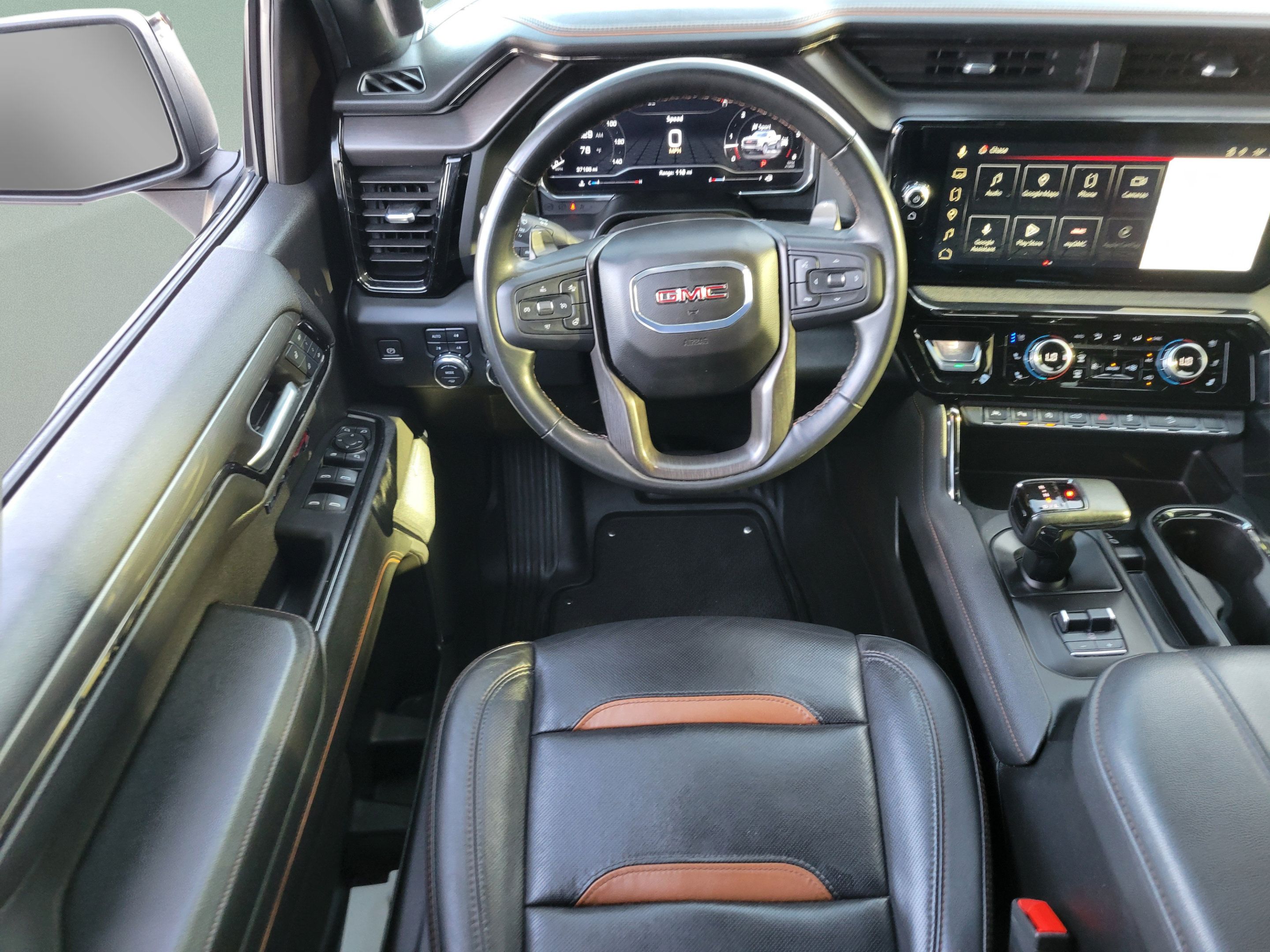 Used 2024 GMC Sierra 1500 AT4 w/ Technology Package AWD/4WD image 8