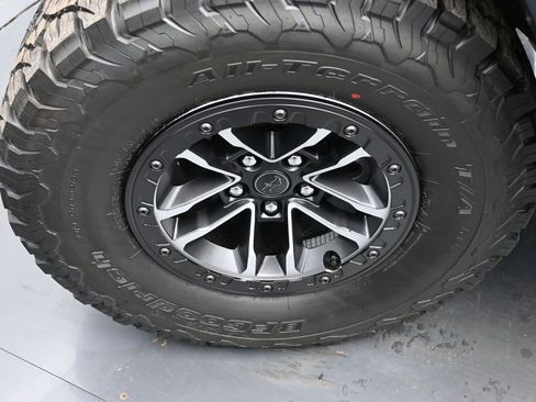 Used 2025 Jeep Gladiator Mojave image 19