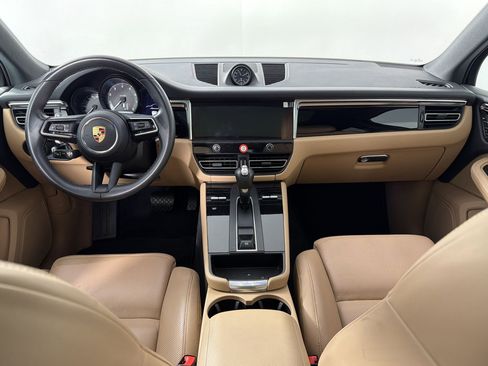 Certified 2023 Porsche Macan AWD/4WD image 17
