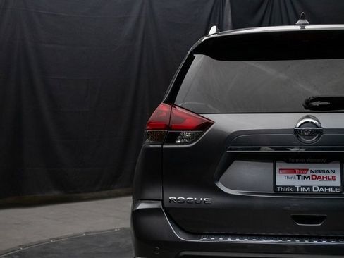 Used 2019 Nissan Rogue SV image 12