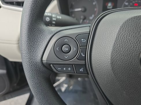 Used 2023 Toyota Corolla Cross L image 17