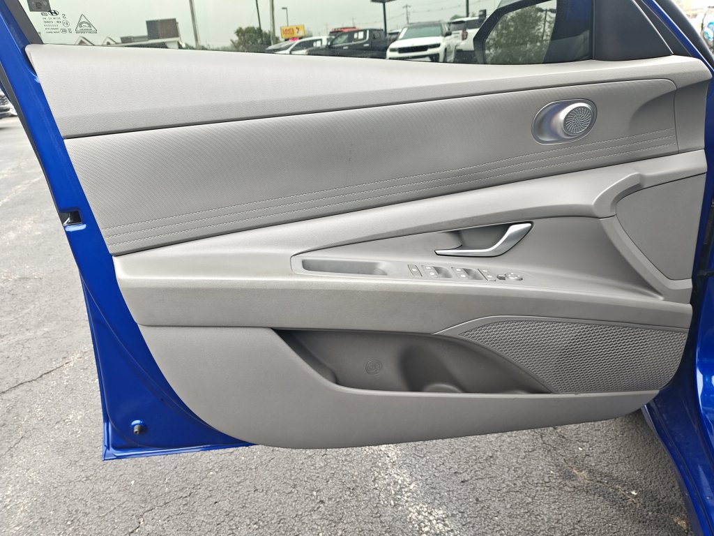 Used 2023 Hyundai Elantra SEL FWD image 12