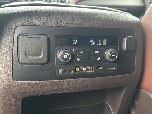 Used 2015 Chevrolet Suburban LTZ image 25