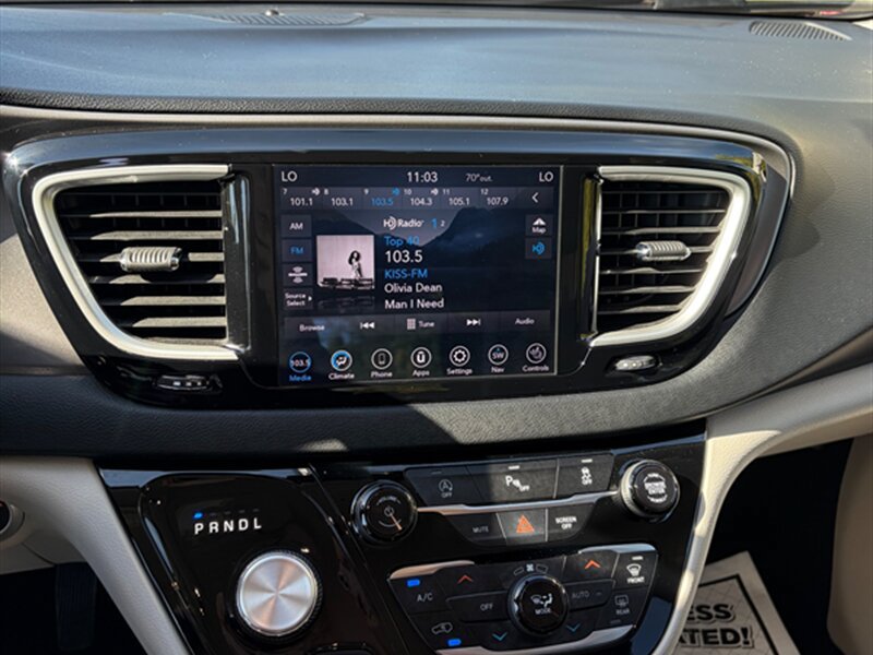 Used 2020 Chrysler Pacifica Touring-L FWD image 13