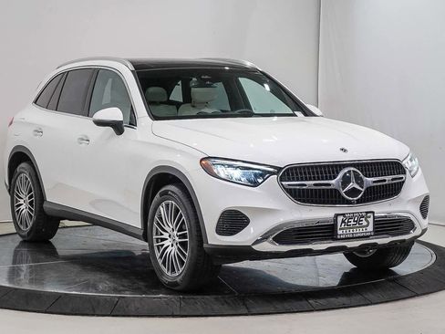 Used 2025 Mercedes-Benz GLC 300 image 3