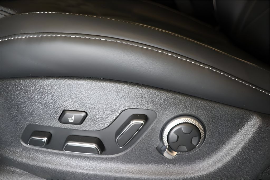 Certified 2025 Genesis GV80 3.5T Prestige AWD/4WD image 9