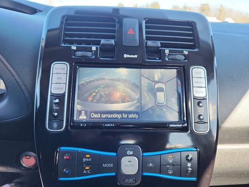 Used 2015 Nissan Leaf SL w/ Premium Package image 21