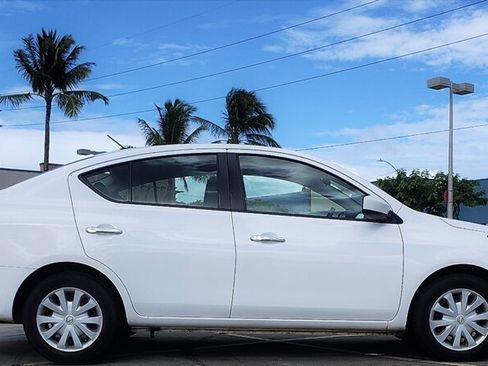 Used 2018 Nissan Versa SV FWD image 5