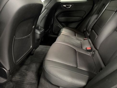 Used 2021 Volvo XC60 T6 Momentum image 22