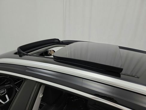 Used 2023 Audi Q8 Premium w/ Convenience Package AWD/4WD image 11