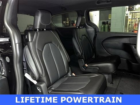 New 2026 Chrysler Pacifica Select image 18
