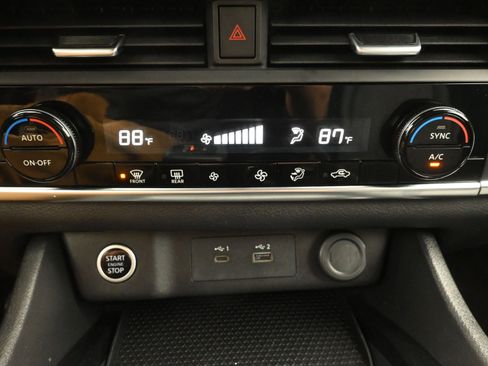 Used 2023 Nissan Rogue SV image 17