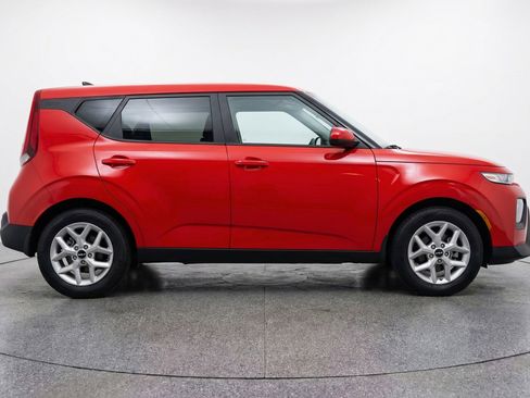 Used 2025 Kia Soul LX w/ LX Technology Package image 11