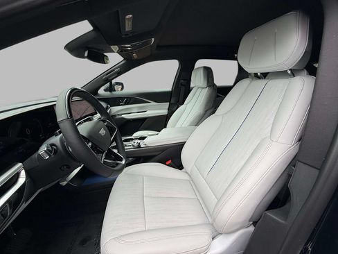 Used 2026 Cadillac Lyriq Luxury w/ LPO, Floor Liner Package AWD/4WD image 2