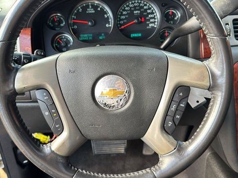 Used 2011 Chevrolet Tahoe LTZ RWD image 12