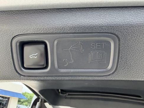 Used 2024 Ford Expedition Limited RWD image 8