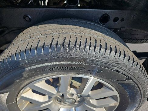 Used 2012 Nissan Frontier SL w/ Moonroof Pkg image 5