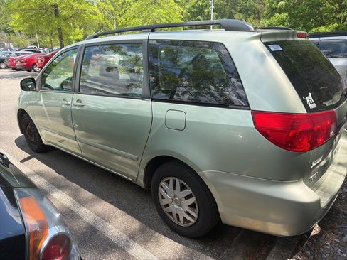 Used 2007 Toyota Sienna CE FWD image 2