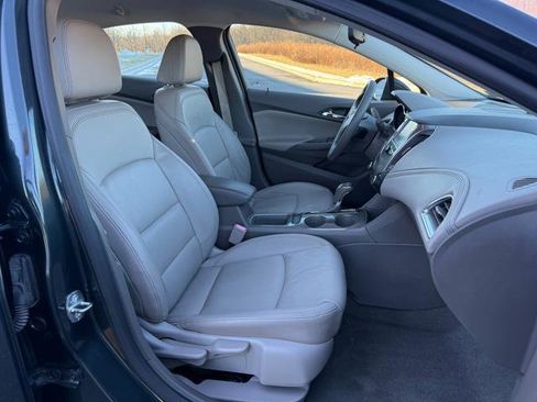Used 2017 Chevrolet Cruze Premier image 17