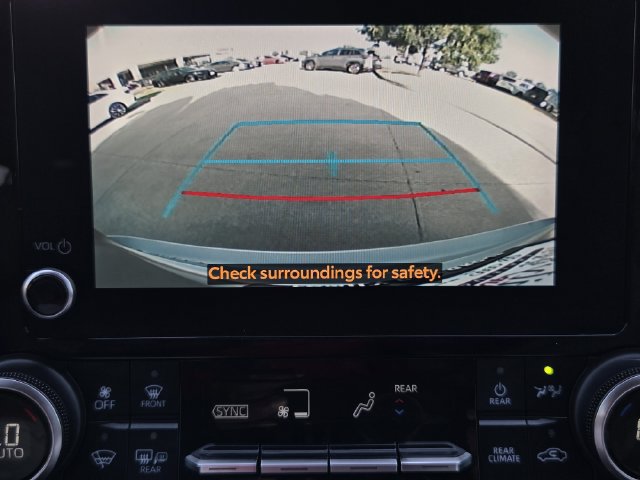 Used 2023 Toyota Highlander XLE FWD image 16