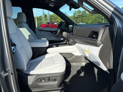 New 2025 Chevrolet Suburban Premier image 9