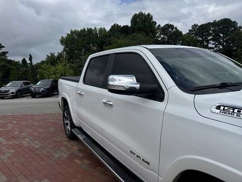 Used 2019 RAM 1500 Laramie AWD/4WD image 18