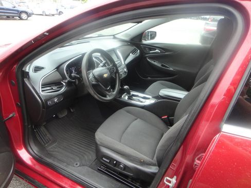 Used 2017 Chevrolet Malibu LT w/ LPO, Convenience Package 2 FWD image 7