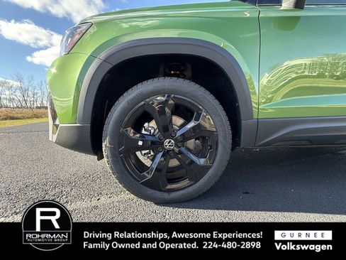 New 2026 Volkswagen Taos SE image 12