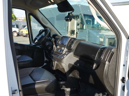 Used 2024 RAM ProMaster 2500 w/ Convenience Group FWD image 2