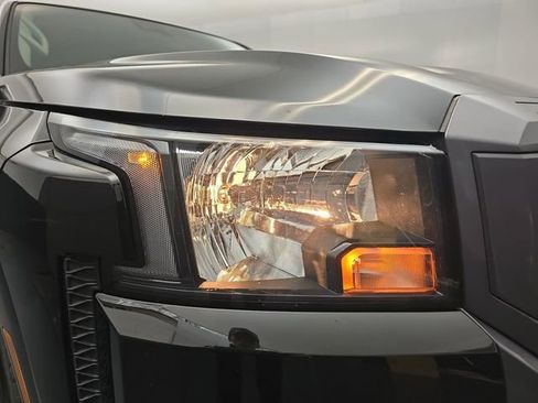 Used 2025 Nissan Frontier SV RWD image 14