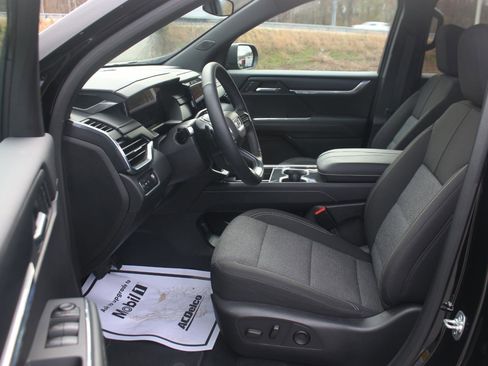 New 2025 GMC Acadia Elevation image 13