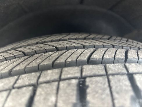 Used 2024 GMC Terrain SLE w/ Driver Convenience Package image 33