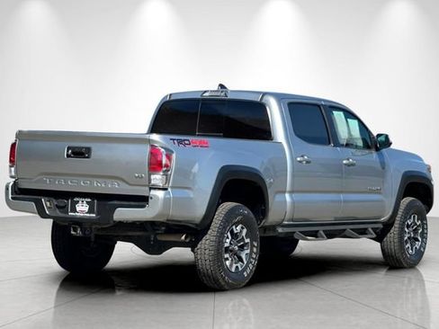 Used 2022 Toyota Tacoma TRD Off-Road w/ TRD Premium Off Road Package AWD/4WD image 4