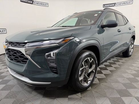 New 2026 Chevrolet Trax LT FWD image 2