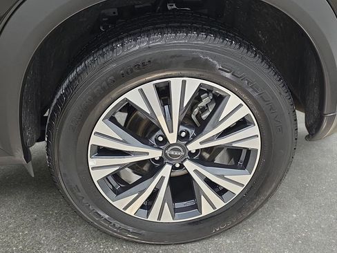 Used 2023 Nissan Rogue SV image 32