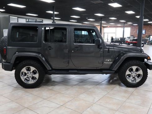 Used 2018 Jeep Wrangler Unlimited Sahara w/ Connectivity Group AWD/4WD image 7
