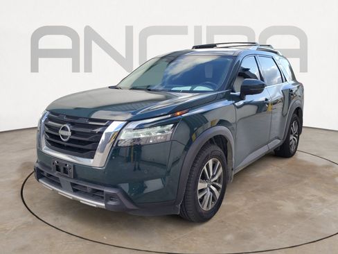 Used 2024 Nissan Pathfinder SL FWD image 3