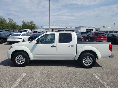 Used 2019 Nissan Frontier SV RWD image 3