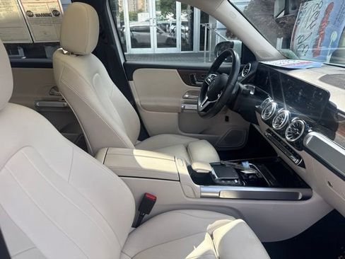 Used 2023 Mercedes-Benz GLB 250 4MATIC image 33