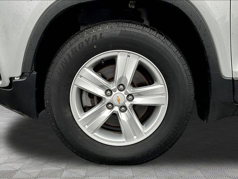 Used 2021 Chevrolet Trax LS w/ Tint and Cruise Package AWD/4WD image 32