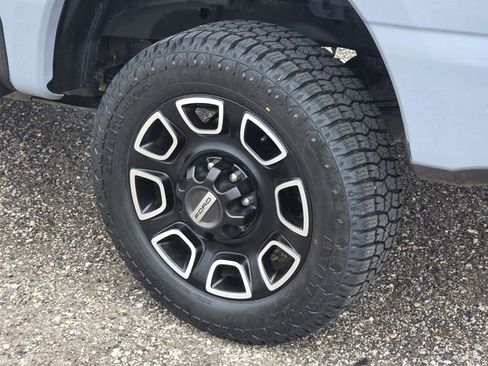 Used 2024 Ford F250 Platinum w/ FX4 Off-Road Package AWD/4WD image 7