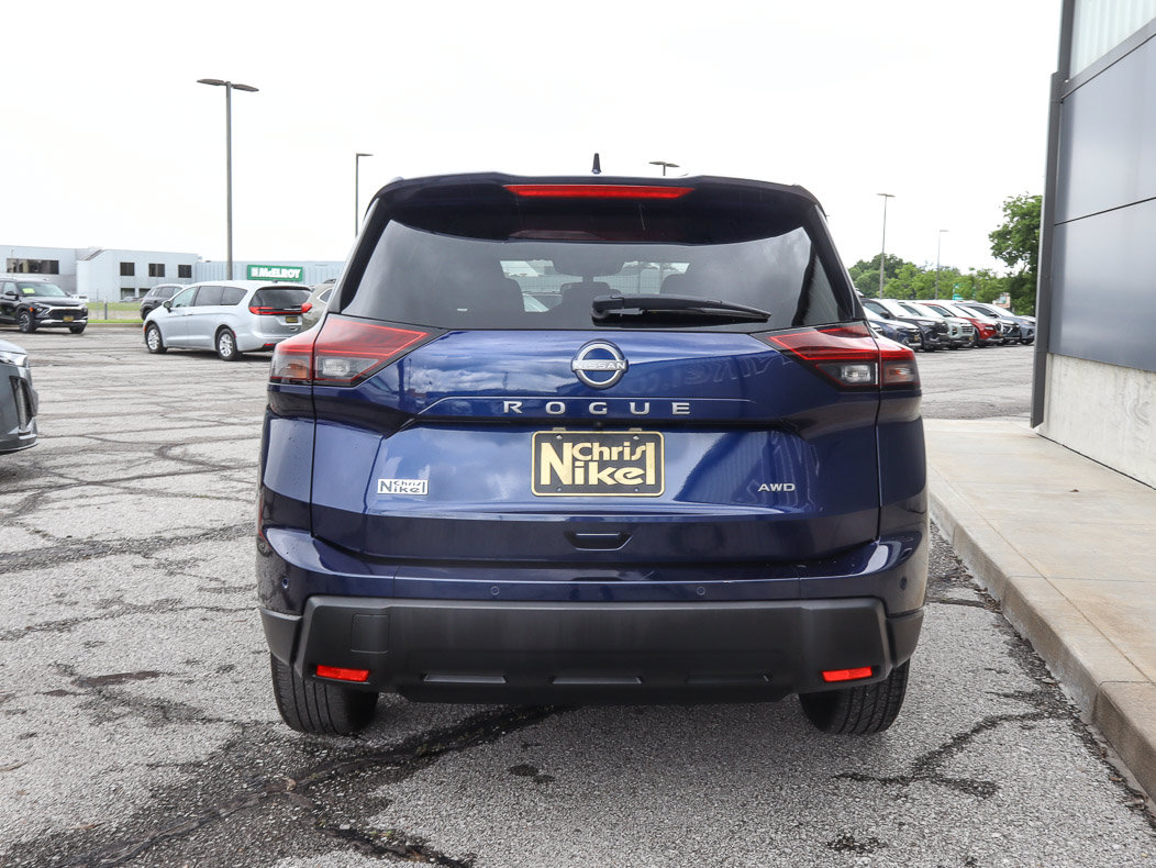 Used 2025 Nissan Rogue SV AWD/4WD image 5