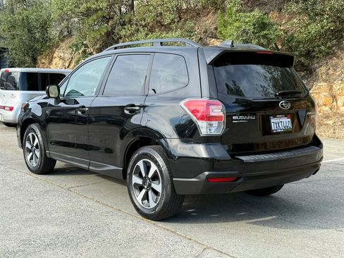 Used 2017 Subaru Forester 2.5i Premium w/ All-Weather Package AWD/4WD image 6