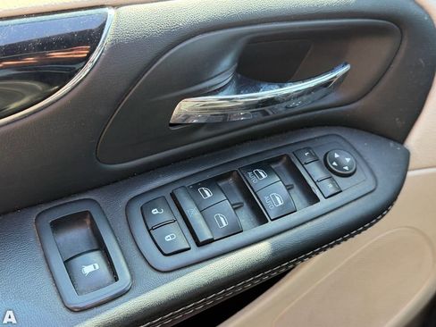 Used 2018 Dodge Grand Caravan SXT FWD image 11